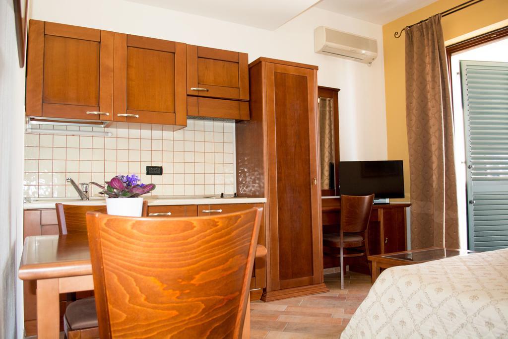 Villa Lavandula With Heated Swimming Pool 트로기르 객실 사진