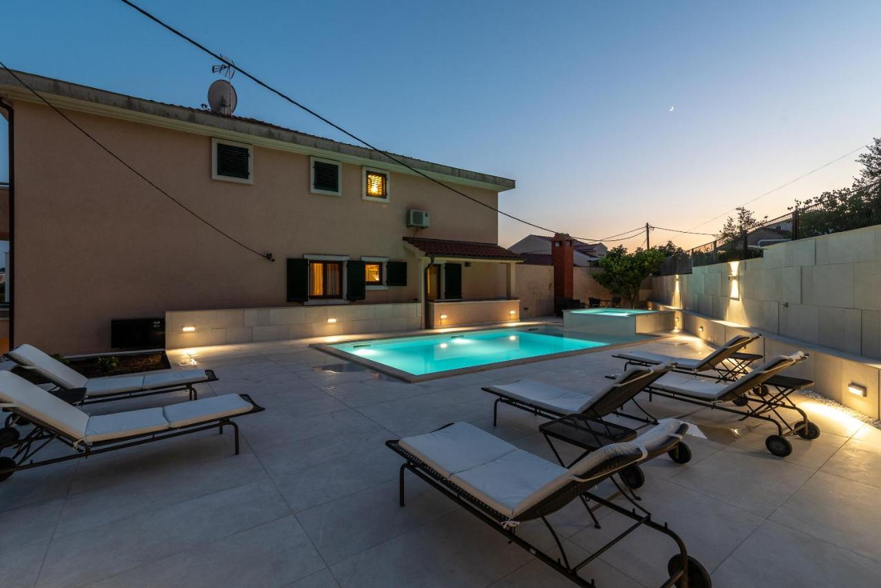 Villa Lavandula With Heated Swimming Pool 트로기르 외부 사진