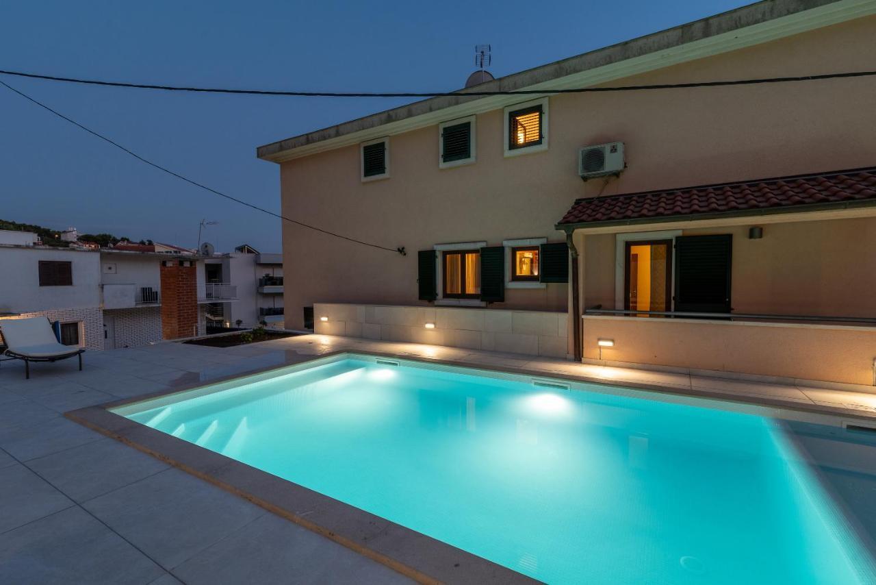 Villa Lavandula With Heated Swimming Pool 트로기르 외부 사진