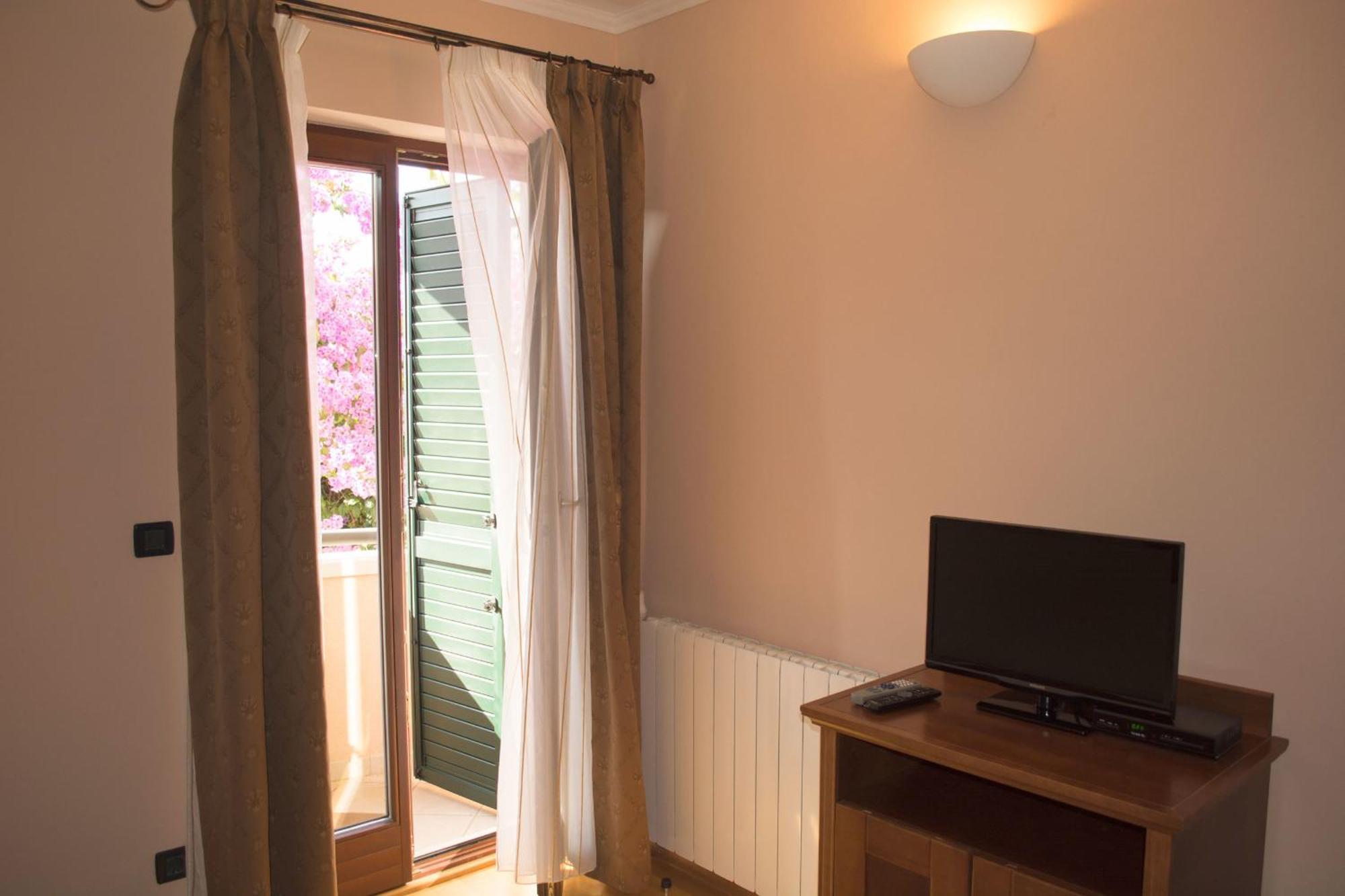 Villa Lavandula With Heated Swimming Pool 트로기르 객실 사진